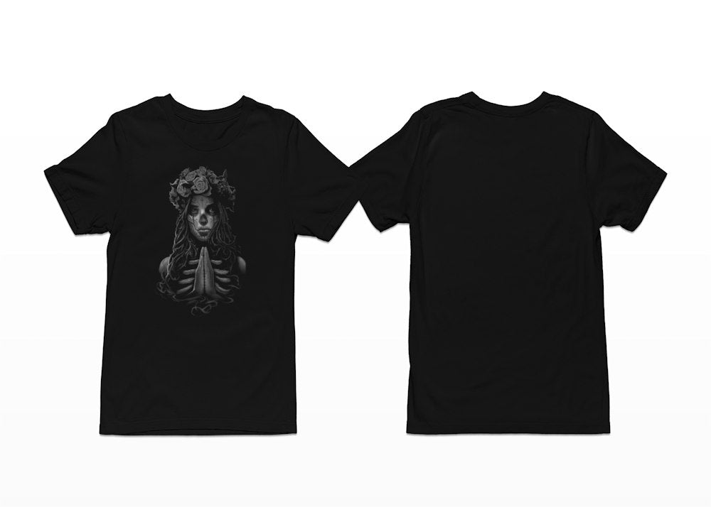 A girl prays, wearing a rose crown and in Day of the Dead Sugar Skull make-up on this tee. Shortsleeve - Front Print.