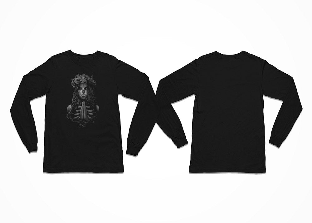 A girl prays, wearing a rose crown and in Day of the Dead Sugar Skull make-up on this tee. Longsleeve - Front Print.
